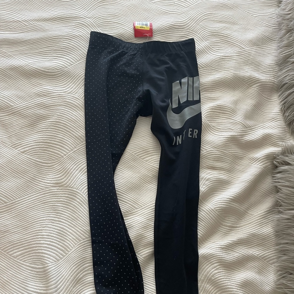 black Nike leggings